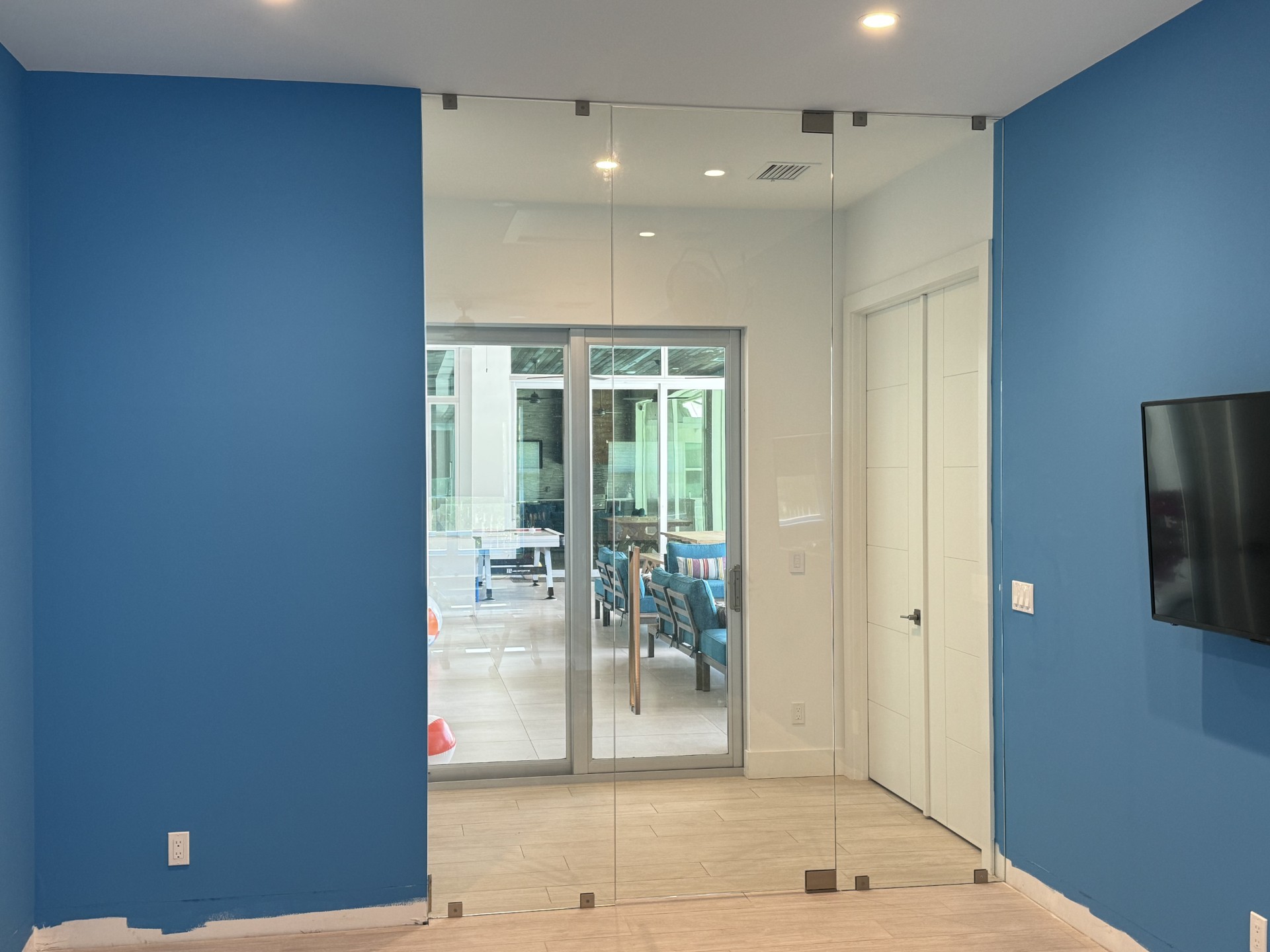 Interior glass partition and door system by RG Glass
